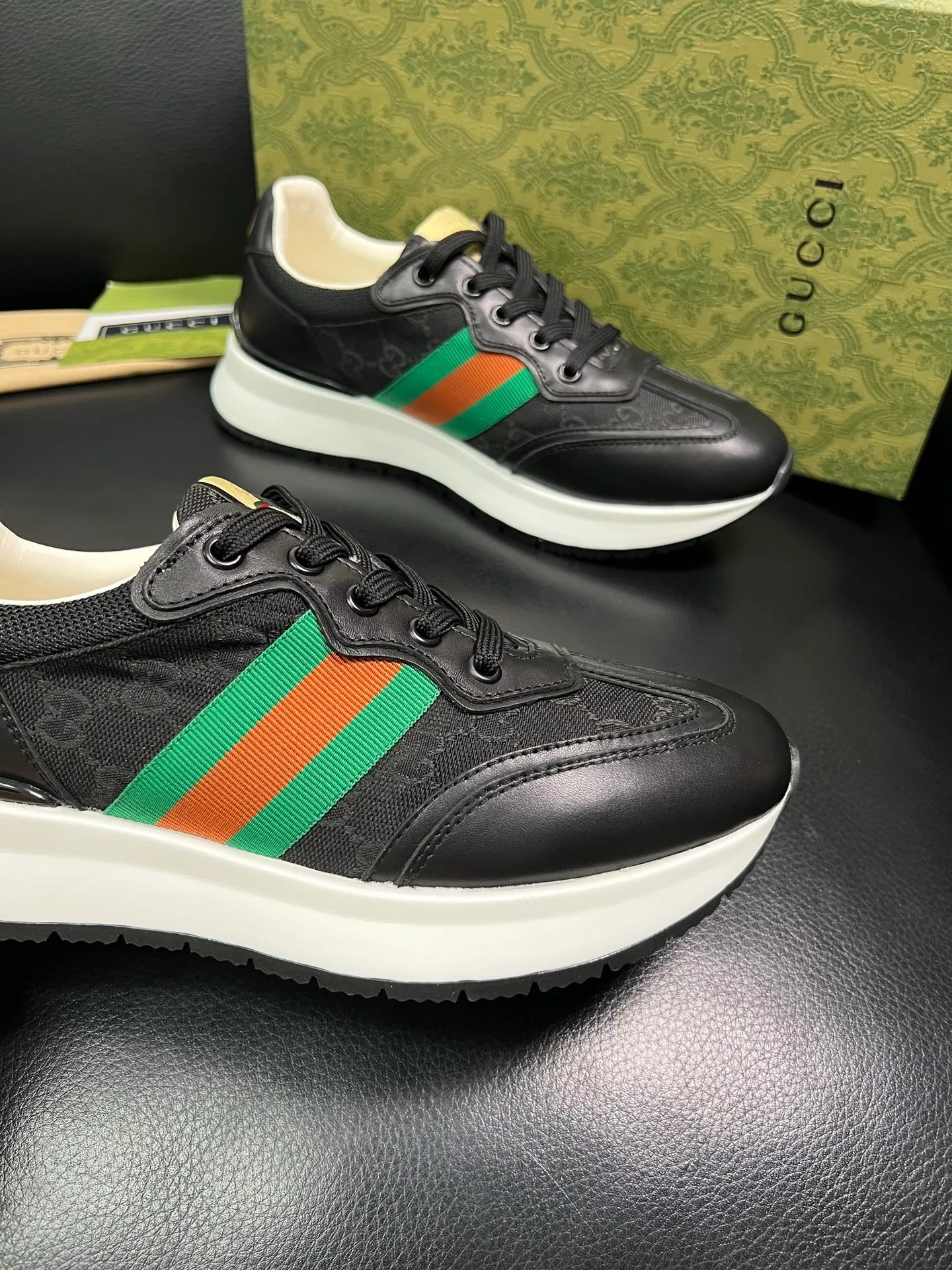 Men's shoes 💰800 Gucci top purchasing Gucci counter new model, original factory configuration of imported cowhide from Italy with printed cloth fabric, imported cowhide lining, breathable and comfortable, sole: original factory special sole is super comfortable, original factory and single goods are high quality, welcome to compare, code number 38-44 (customized 45 46) 85865